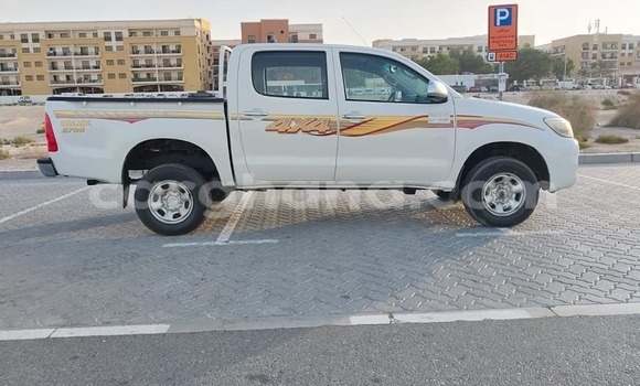 Ra Àlòkù Toyota Hilux funfun Ọkọ̀ in Accra ni Greater Accra Ra Àlòkù Toyota Hilux funfun Ọkọ̀ in Accra ni Greater Accra