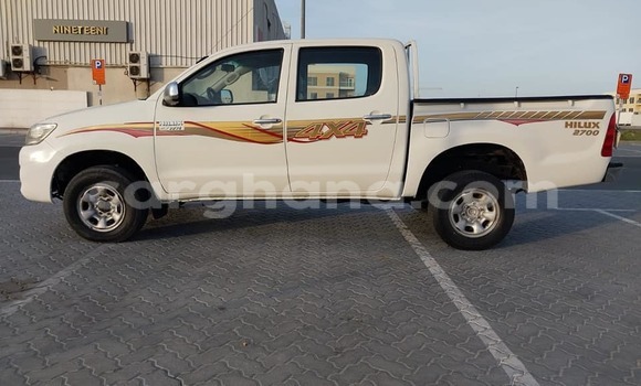 Ra Àlòkù Toyota Hilux funfun Ọkọ̀ in Accra ni Greater Accra Ra Àlòkù Toyota Hilux funfun Ọkọ̀ in Accra ni Greater Accra