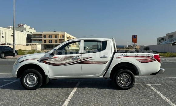 Ra Àlòkù Mitsubishi L200 funfun Ọkọ̀ in Accra ni Greater Accra Ra Àlòkù Mitsubishi L200 funfun Ọkọ̀ in Accra ni Greater Accra