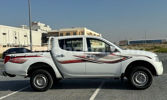 Ra Àlòkù Mitsubishi L200 funfun Ọkọ̀ in Accra ni Greater Accra Ra Àlòkù Mitsubishi L200 funfun Ọkọ̀ in Accra ni Greater Accra