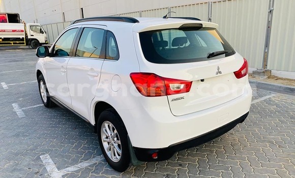 Ra Àlòkù Mitsubishi ASX funfun Ọkọ̀ in Accra ni Greater Accra Ra Àlòkù Mitsubishi ASX funfun Ọkọ̀ in Accra ni Greater Accra