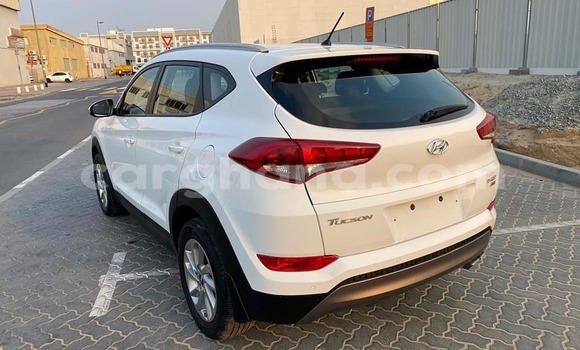 Ra Àlòkù Hyundai Tucson funfun Ọkọ̀ in Accra ni Greater Accra Ra Àlòkù Hyundai Tucson funfun Ọkọ̀ in Accra ni Greater Accra