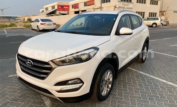 Ra Àlòkù Hyundai Tucson funfun Ọkọ̀ in Accra ni Greater Accra Ra Àlòkù Hyundai Tucson funfun Ọkọ̀ in Accra ni Greater Accra
