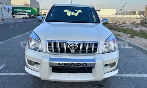 Ra Àlòkù Toyota Prado funfun Ọkọ̀ in Accra ni Greater Accra Ra Àlòkù Toyota Prado funfun Ọkọ̀ in Accra ni Greater Accra