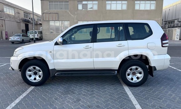Ra Àlòkù Toyota Prado funfun Ọkọ̀ in Accra ni Greater Accra Ra Àlòkù Toyota Prado funfun Ọkọ̀ in Accra ni Greater Accra