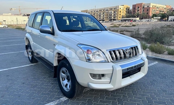 Ra Àlòkù Toyota Prado funfun Ọkọ̀ in Accra ni Greater Accra Ra Àlòkù Toyota Prado funfun Ọkọ̀ in Accra ni Greater Accra