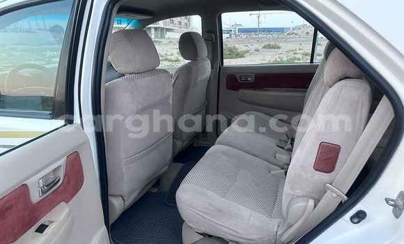 Ra Àlòkù Toyota Fortuner funfun Ọkọ̀ in Accra ni Greater Accra Ra Àlòkù Toyota Fortuner funfun Ọkọ̀ in Accra ni Greater Accra