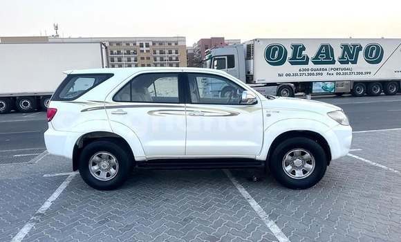 Ra Àlòkù Toyota Fortuner funfun Ọkọ̀ in Accra ni Greater Accra Ra Àlòkù Toyota Fortuner funfun Ọkọ̀ in Accra ni Greater Accra