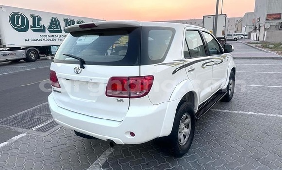 Ra Àlòkù Toyota Fortuner funfun Ọkọ̀ in Accra ni Greater Accra Ra Àlòkù Toyota Fortuner funfun Ọkọ̀ in Accra ni Greater Accra