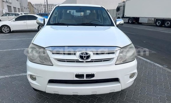 Ra Àlòkù Toyota Fortuner funfun Ọkọ̀ in Accra ni Greater Accra Ra Àlòkù Toyota Fortuner funfun Ọkọ̀ in Accra ni Greater Accra