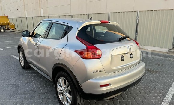 Ra Àlòkù Nissan Juke Miiran Ọkọ̀ in Abura ni Aarin Ra Àlòkù Nissan Juke Miiran Ọkọ̀ in Abura ni Aarin