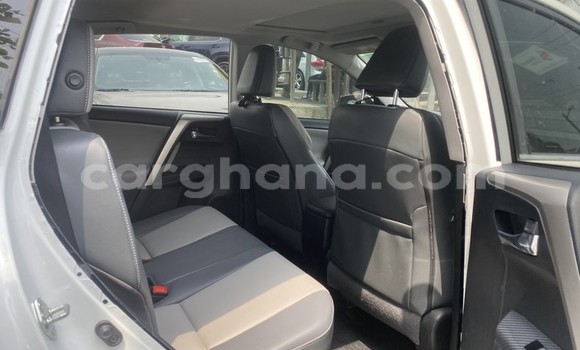 Ra Àlòkù Toyota RAV4 funfun Ọkọ̀ in Sekondi–Takoradi Metropolitan ni Oorun Ra Àlòkù Toyota RAV4 funfun Ọkọ̀ in Sekondi–Takoradi Metropolitan ni Oorun