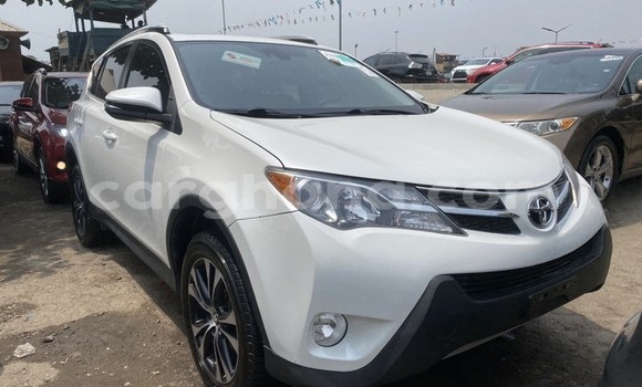 Ra Àlòkù Toyota RAV4 funfun Ọkọ̀ in Sekondi–Takoradi Metropolitan ni Oorun Ra Àlòkù Toyota RAV4 funfun Ọkọ̀ in Sekondi–Takoradi Metropolitan ni Oorun