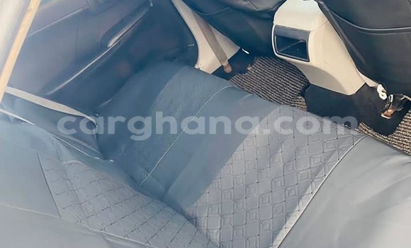 Ra Àlòkù Toyota Camry funfun Ọkọ̀ in Accra ni Greater Accra Ra Àlòkù Toyota Camry funfun Ọkọ̀ in Accra ni Greater Accra