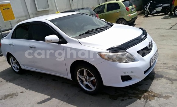 Ra Àlòkù Toyota Corolla funfun Ọkọ̀ in Accra ni Greater Accra Ra Àlòkù Toyota Corolla funfun Ọkọ̀ in Accra ni Greater Accra