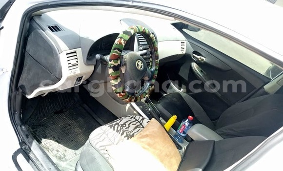 Ra Àlòkù Toyota Corolla funfun Ọkọ̀ in Accra ni Greater Accra Ra Àlòkù Toyota Corolla funfun Ọkọ̀ in Accra ni Greater Accra