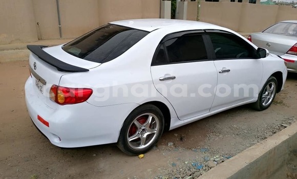 Ra Àlòkù Toyota Corolla funfun Ọkọ̀ in Accra ni Greater Accra Ra Àlòkù Toyota Corolla funfun Ọkọ̀ in Accra ni Greater Accra