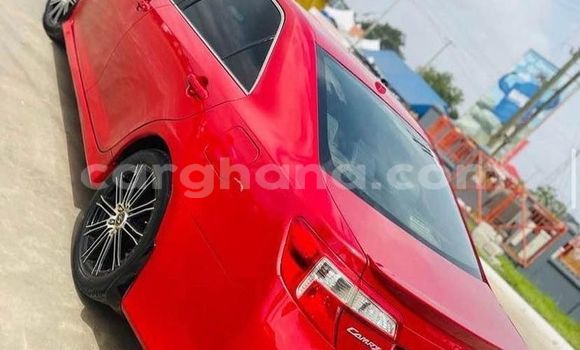 Sayi Na hannu Toyota Camry Red Mota in Abura a Tsakiya