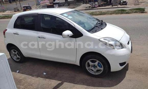 Ra Àlòkù Toyota Vitz funfun Ọkọ̀ in Adidome ni Volta