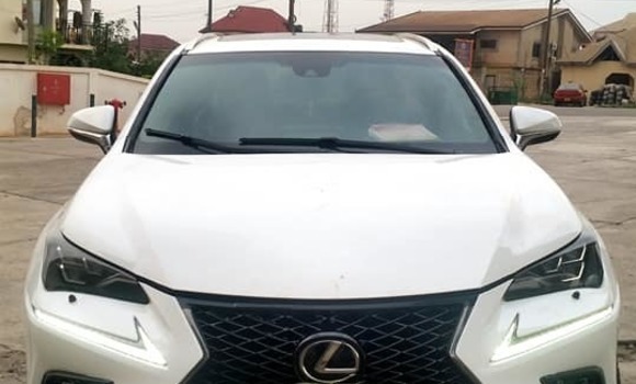 Ra Àlòkù Lexus NX funfun Ọkọ̀ in Accra ni Greater Accra