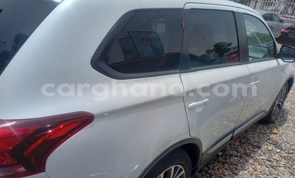 Sayi Na hannu Mitsubishi Outlander White Mota in Accra a Greater Accra Sayi Na hannu Mitsubishi Outlander White Mota in Accra a Greater Accra