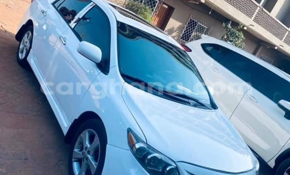 Sayi Na hannu Toyota Corolla White Mota in Abura a Tsakiya