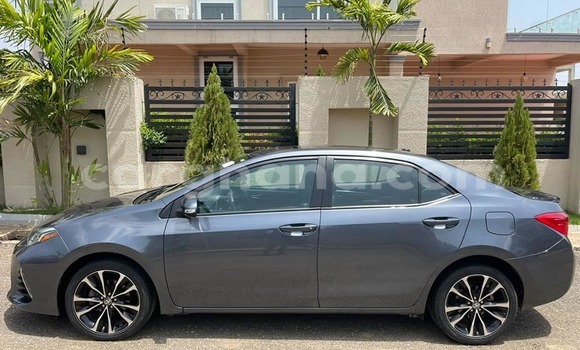 Ra Àlòkù Toyota Corolla Black Ọkọ̀ in Aburi ni Oorun