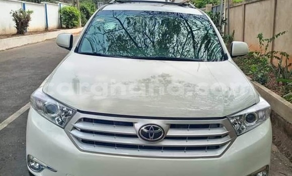 Ra Àlòkù Toyota Highlander funfun Ọkọ̀ in Aburi ni Oorun
