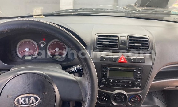 Ra Àlòkù Kia Morning funfun Ọkọ̀ in Abura ni Aarin Ra Àlòkù Kia Morning funfun Ọkọ̀ in Abura ni Aarin