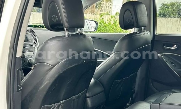 Ra Àlòkù Hyundai Santa Fe funfun Ọkọ̀ in Aburi ni Oorun Ra Àlòkù Hyundai Santa Fe funfun Ọkọ̀ in Aburi ni Oorun