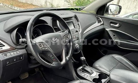 Ra Àlòkù Hyundai Santa Fe funfun Ọkọ̀ in Aburi ni Oorun Ra Àlòkù Hyundai Santa Fe funfun Ọkọ̀ in Aburi ni Oorun