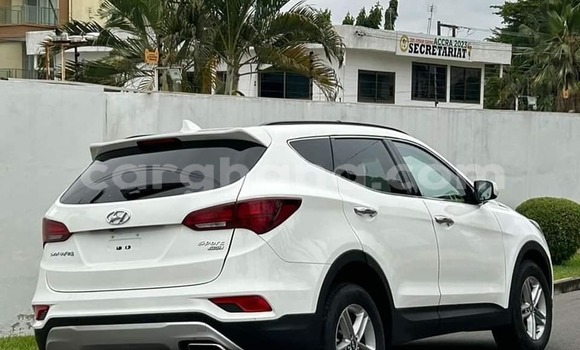 Ra Àlòkù Hyundai Santa Fe funfun Ọkọ̀ in Aburi ni Oorun Ra Àlòkù Hyundai Santa Fe funfun Ọkọ̀ in Aburi ni Oorun