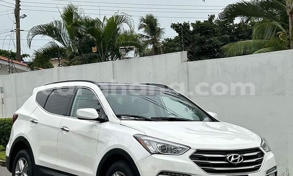 Ra Àlòkù Hyundai Santa Fe funfun Ọkọ̀ in Aburi ni Oorun Ra Àlòkù Hyundai Santa Fe funfun Ọkọ̀ in Aburi ni Oorun
