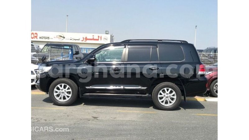 Big with watermark toyota land cruiser ashanti import dubai 10834