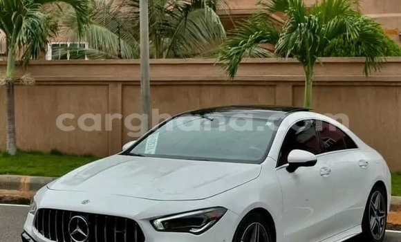 Ra Àlòkù Mercedes‒Benz GLA-klasse funfun Ọkọ̀ in Accra ni Greater Accra