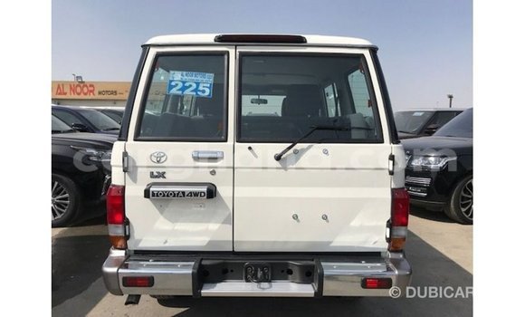 Ra Imported Toyota Land Cruiser funfun Ọkọ̀ in Import - Dubai ni Ashanti Ra Imported Toyota Land Cruiser funfun Ọkọ̀ in Import - Dubai ni Ashanti