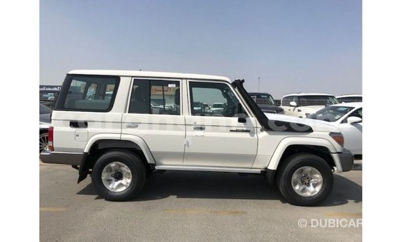 Ra Imported Toyota Land Cruiser funfun Ọkọ̀ in Import - Dubai ni Ashanti Ra Imported Toyota Land Cruiser funfun Ọkọ̀ in Import - Dubai ni Ashanti