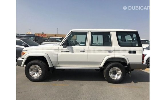 Ra Imported Toyota Land Cruiser funfun Ọkọ̀ in Import - Dubai ni Ashanti Ra Imported Toyota Land Cruiser funfun Ọkọ̀ in Import - Dubai ni Ashanti