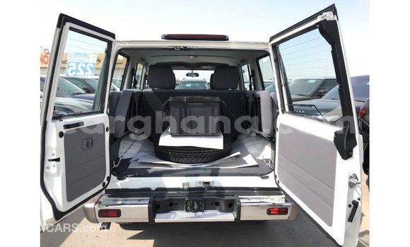 Ra Imported Toyota Land Cruiser funfun Ọkọ̀ in Import - Dubai ni Ashanti Ra Imported Toyota Land Cruiser funfun Ọkọ̀ in Import - Dubai ni Ashanti