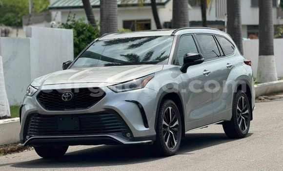 Ra Àlòkù Toyota Highlander funfun Ọkọ̀ in Accra ni Greater Accra
