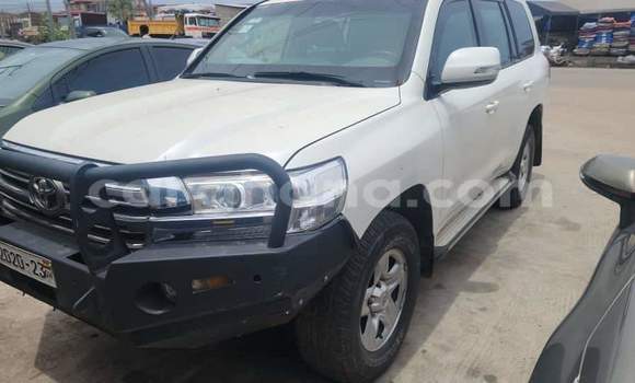Sayi Na hannu Toyota Land Cruiser White Mota in Accra a Greater Accra
