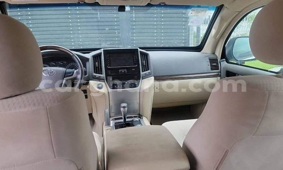 Ra Àlòkù Toyota Land Cruiser funfun Ọkọ̀ in Accra ni Greater Accra Ra Àlòkù Toyota Land Cruiser funfun Ọkọ̀ in Accra ni Greater Accra