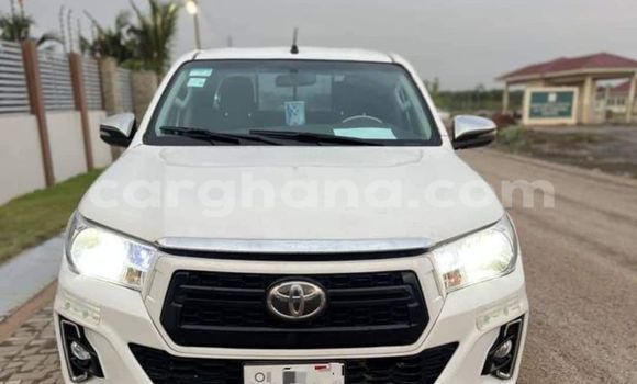 Ra Àlòkù Toyota Hilux funfun Ọkọ̀ in Accra ni Greater Accra
