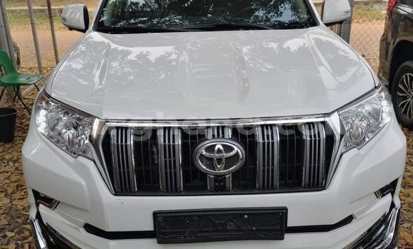 Ra Àlòkù Toyota Land Cruiser funfun Ọkọ̀ in Accra ni Greater Accra