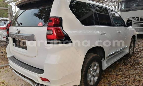 Ra Àlòkù Toyota Land Cruiser funfun Ọkọ̀ in Accra ni Greater Accra Ra Àlòkù Toyota Land Cruiser funfun Ọkọ̀ in Accra ni Greater Accra