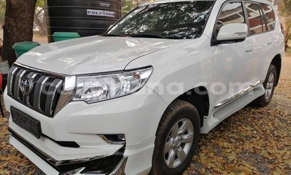 Ra Àlòkù Toyota Land Cruiser funfun Ọkọ̀ in Accra ni Greater Accra Ra Àlòkù Toyota Land Cruiser funfun Ọkọ̀ in Accra ni Greater Accra