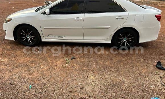 Sayi Na hannu Toyota Camry White Mota in Accra a Greater Accra Sayi Na hannu Toyota Camry White Mota in Accra a Greater Accra