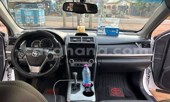 Sayi Na hannu Toyota Camry White Mota in Accra a Greater Accra Sayi Na hannu Toyota Camry White Mota in Accra a Greater Accra