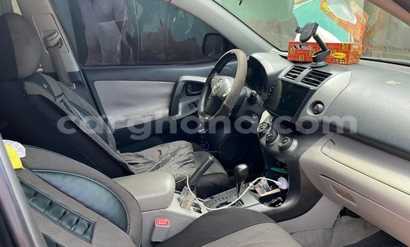 Ra Àlòkù Toyota RAV4 Black Ọkọ̀ in Accra ni Greater Accra Ra Àlòkù Toyota RAV4 Black Ọkọ̀ in Accra ni Greater Accra
