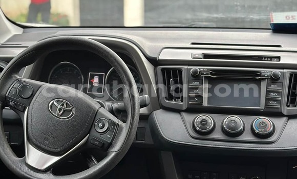 Ra Àlòkù Toyota RAV4 funfun Ọkọ̀ in Accra ni Greater Accra Ra Àlòkù Toyota RAV4 funfun Ọkọ̀ in Accra ni Greater Accra